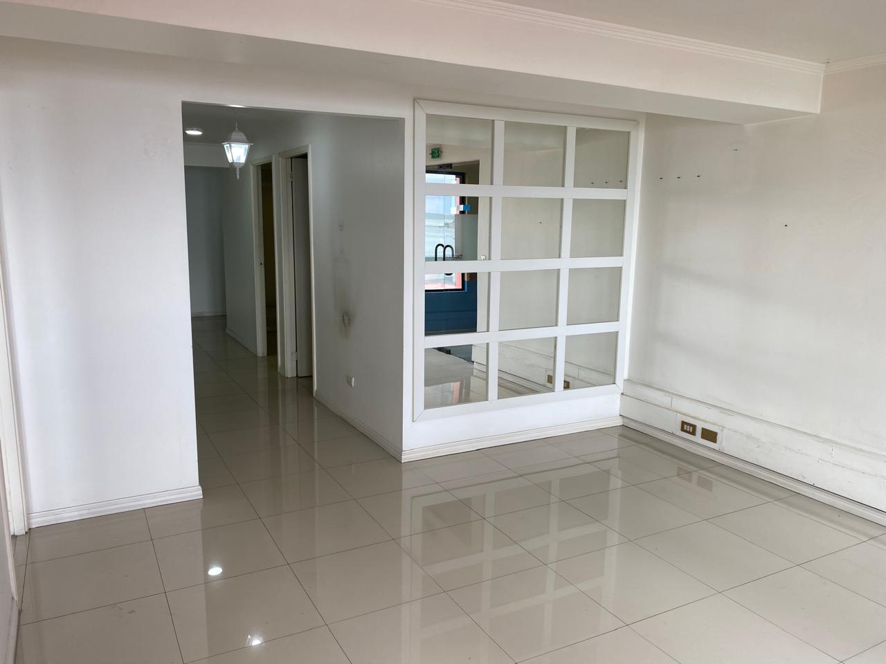 ARRIENDO OFICINA 118,84 M2 4 PRIVADOS 2 BAÑOS EDIFICIO COLON